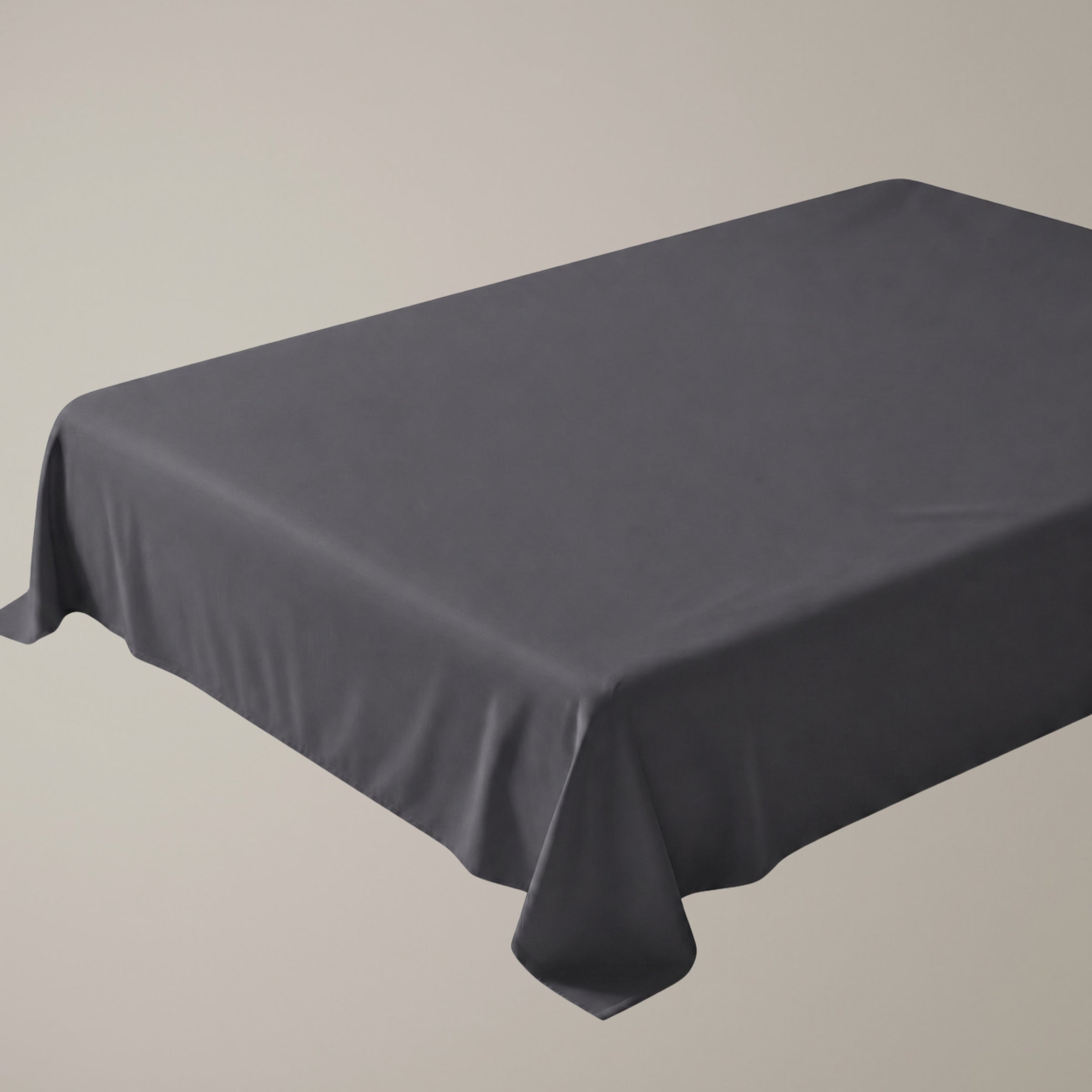 Finole Bettlaken in Granit, Bettwäsche auf dem Bett aus ägyptischer Baumwolle / Egyptian cotton bed sheet #Farbe_Granit