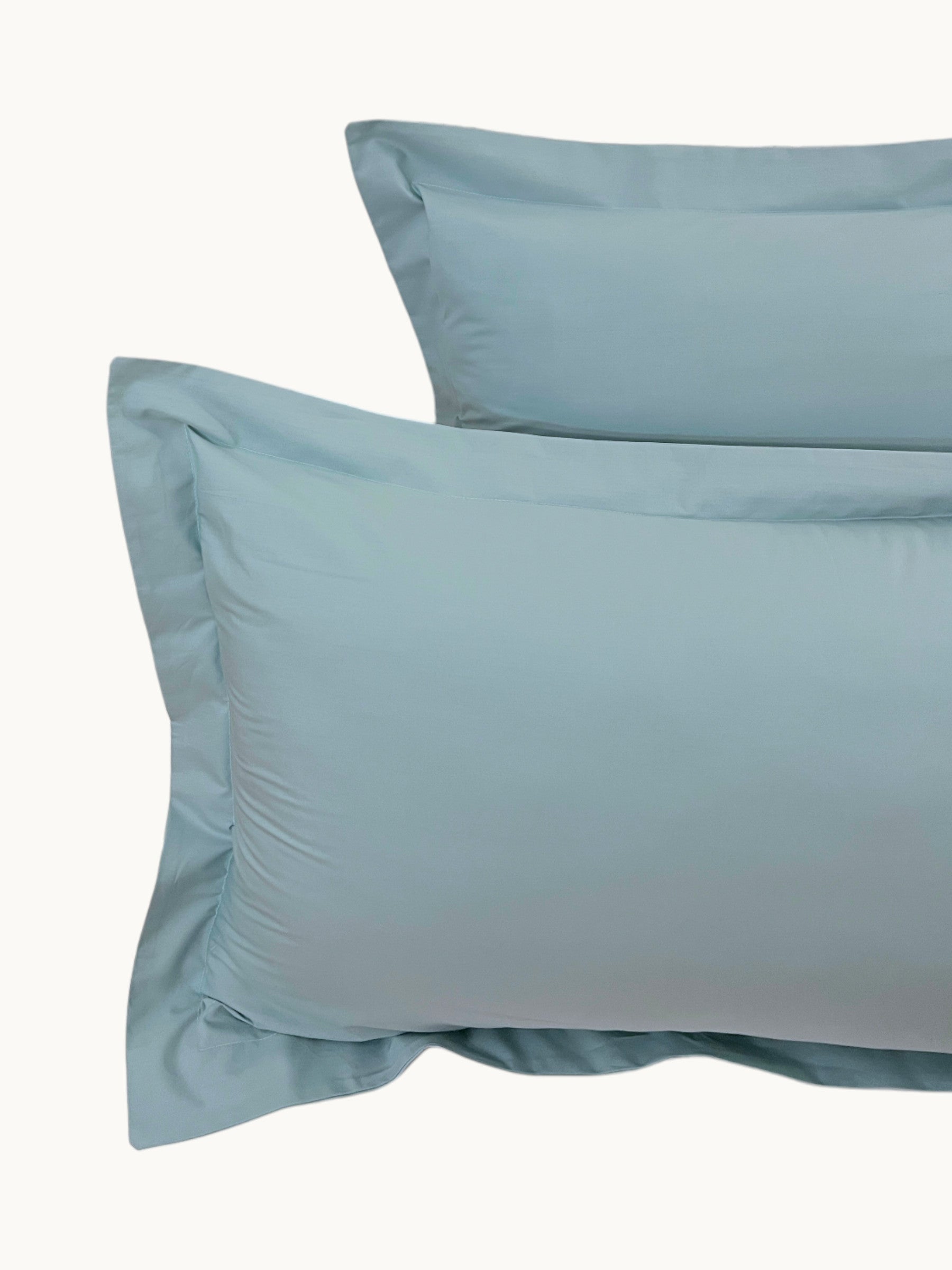 #Farbe_Atlantic Eleganter Kissenbezug aus ägyptischer Baumwolle in Sanftblau, gefertigt aus hochwertigem Percale Stoff, ideal für puren Schlafkomfort und luxuriöse Baumwollbettwäsche.